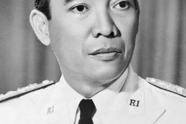 Dr Ir H Soekarno Adalah Presiden Pertama Republik Indonesia Yang Menjabat Pada Periode 1945 1967 Ia Memainkan Peranan Penting Dalam Memerdekakan Bangsa Indonesia Dari Penjajahan Belanda Ia Adalah Proklamator Kemerdekaan Indonesia Yang Terjadi