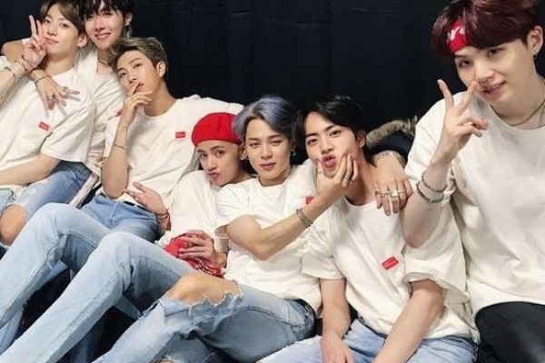 Kuis Buat Army 1 Apa Warna Kesukaan Bts 2 Berapa Jumlah Piala Yang Di Dapatkan Bts 3 Siapa Member Yang Perannya Leader 4 Mengapa Taehyung Terkena Insomnia 5 Kenapa Jimin Harus Memakai